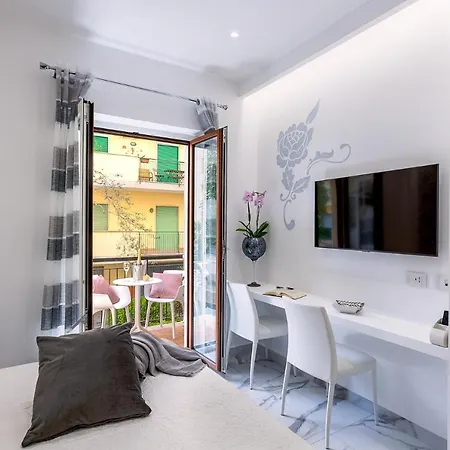 לינה וארוחת בוקר Maison Marienne סורנטו