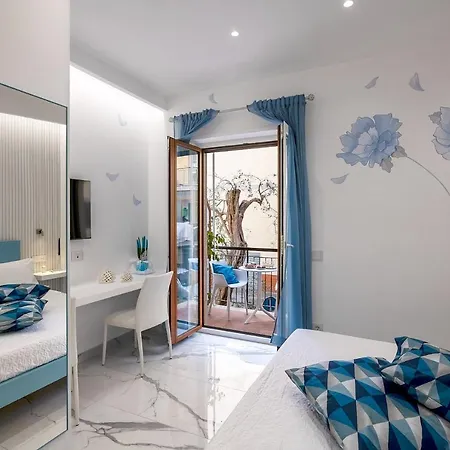 לינה וארוחת בוקר Maison Marienne 4*